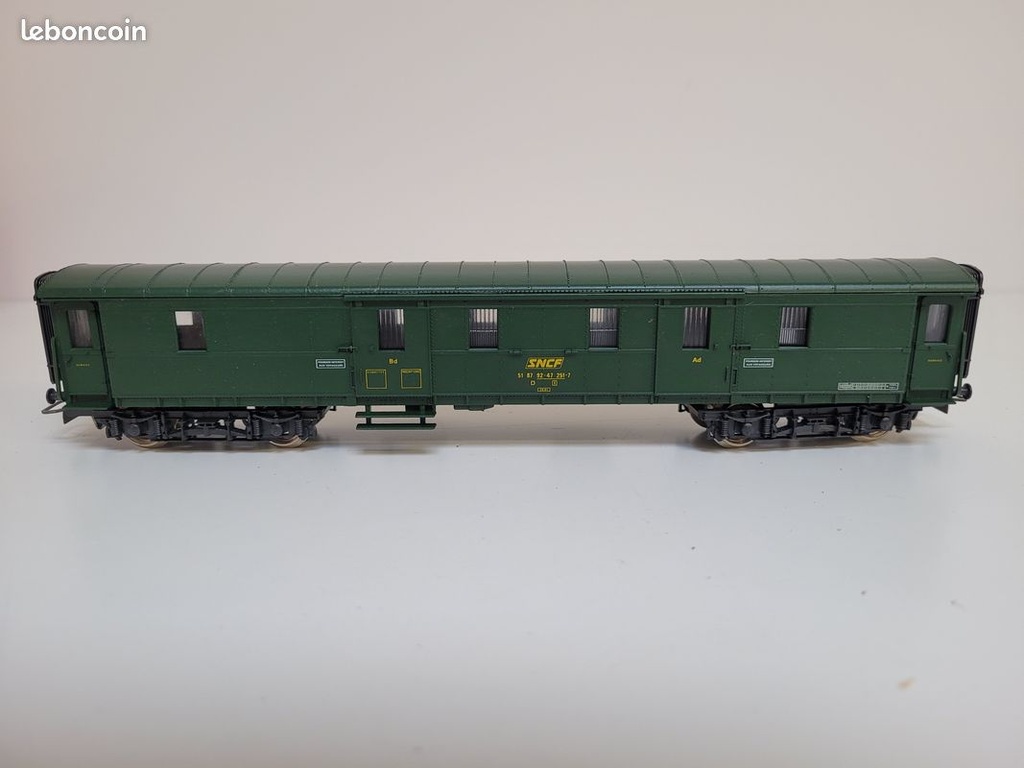 _n_5123_fourgon_sncf_classe_ex_drg_jouef_ho_5.jpg