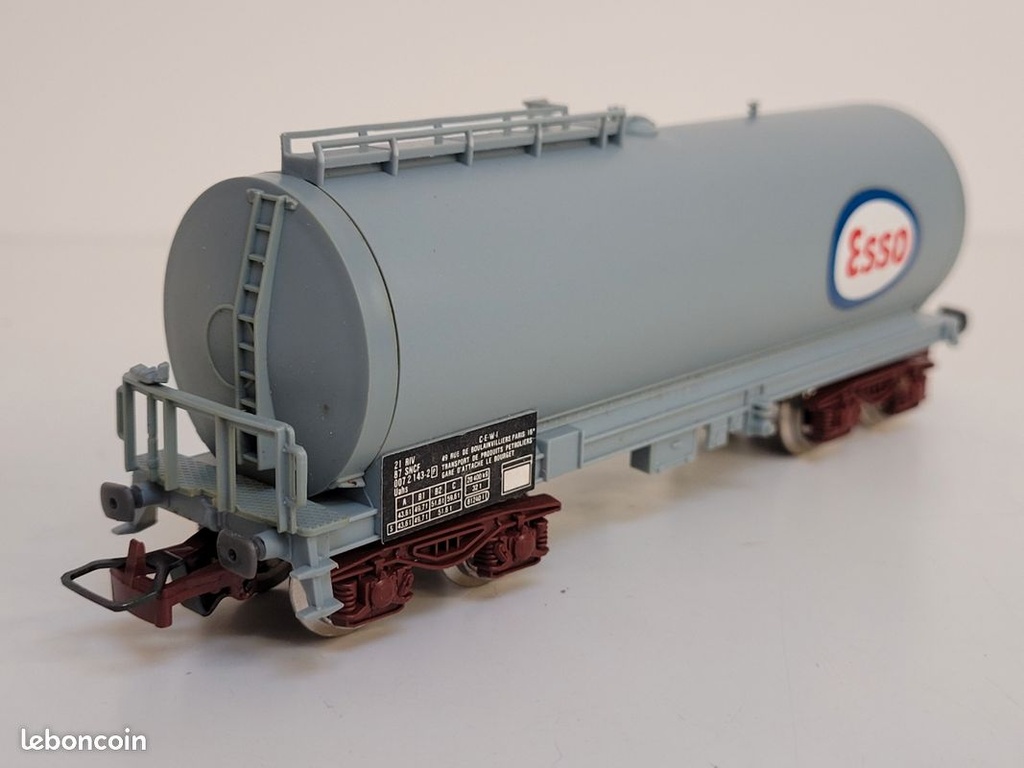 _n_6509_wagon_citerne__esso__bogie_jouef_ho_8.jpg