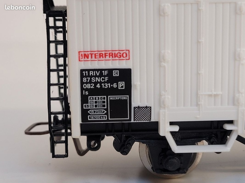 _n_6280_wagon_frigorifique__essieux_stef_jouef_ho_6.jpg