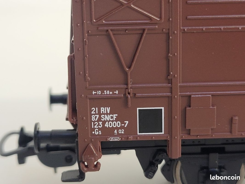 _n96620b_wagon_sncf_couvert_uic__essieux_type_gs4_piko_ho_6.jpg