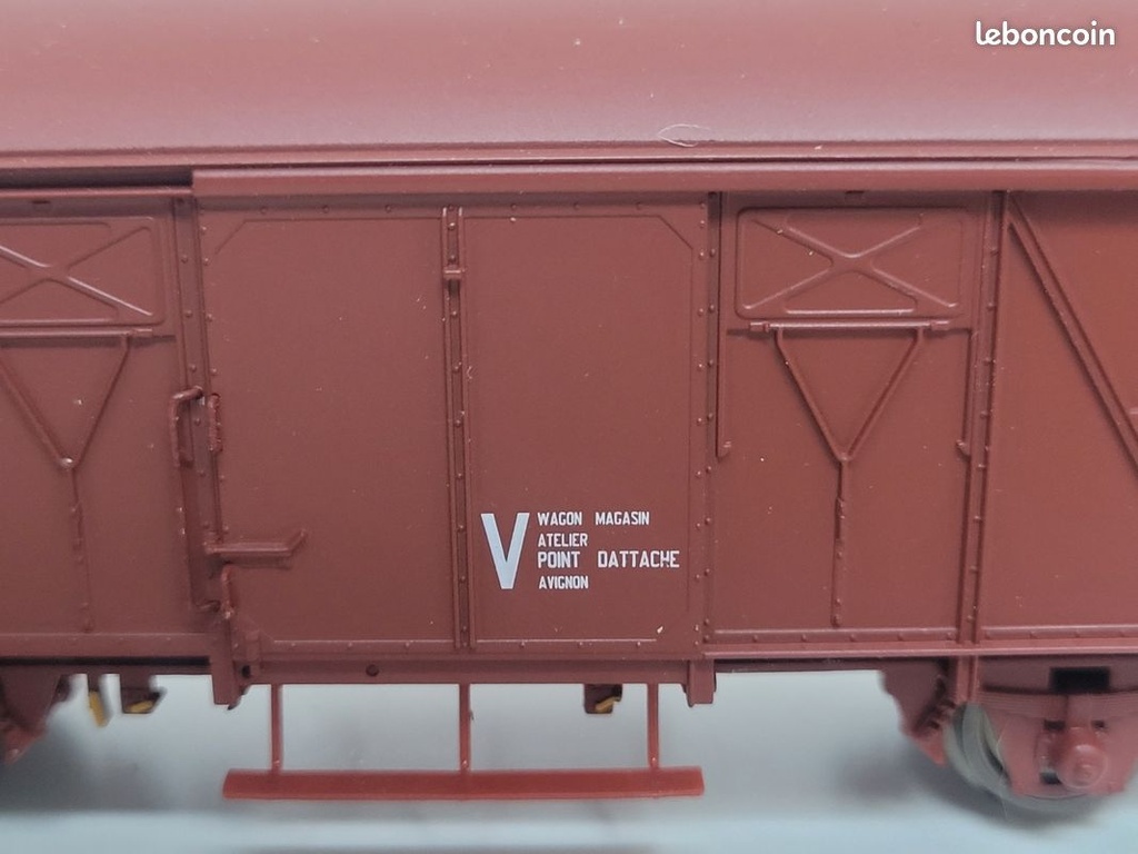 _n_hj_6190_wagon_atelier_magasin_couvert__essieux_us_jouef_ho_6.jpg