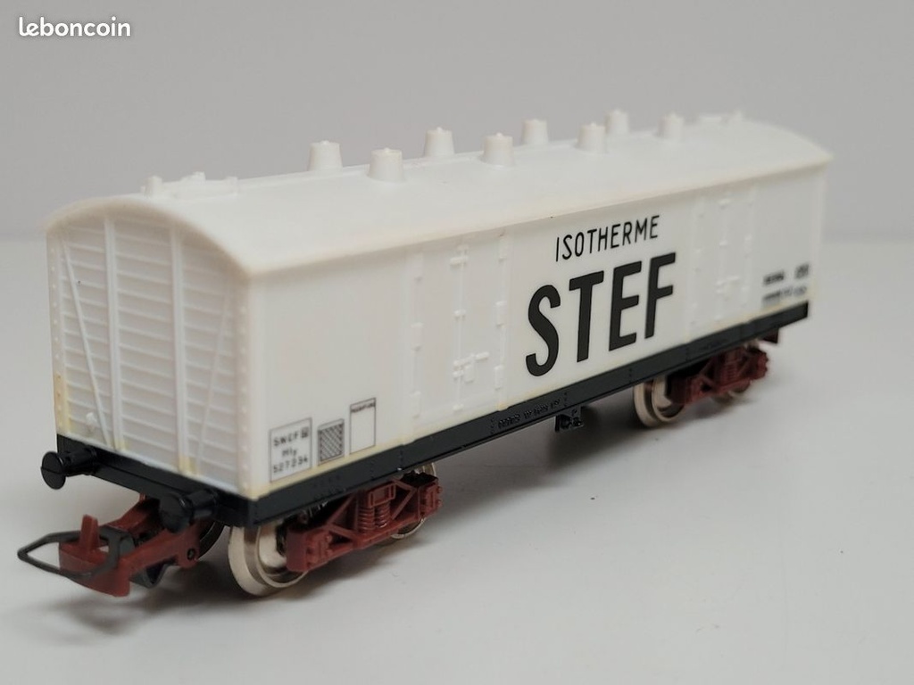 _n6560_wagon_isotherme_stef_parois_lisses__bogies_tp_jouef_ho_8.jpg