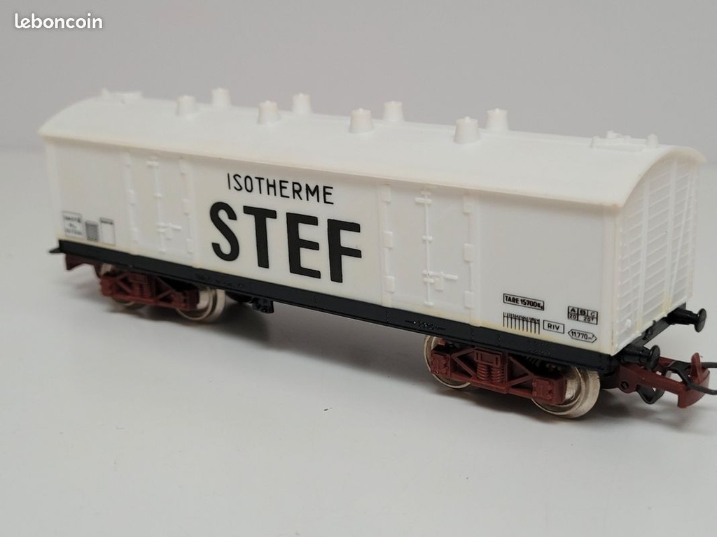 _n6560_wagon_isotherme_stef_parois_lisses__bogies_tp_jouef_ho_9.jpg