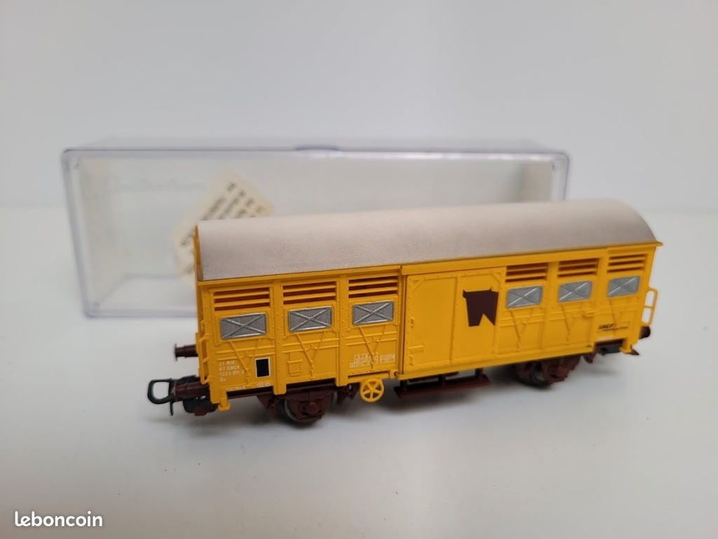 _n_1380_wagon_couvert__essieux_transport_de_bestiaux_electrotren_ho_2.jpg