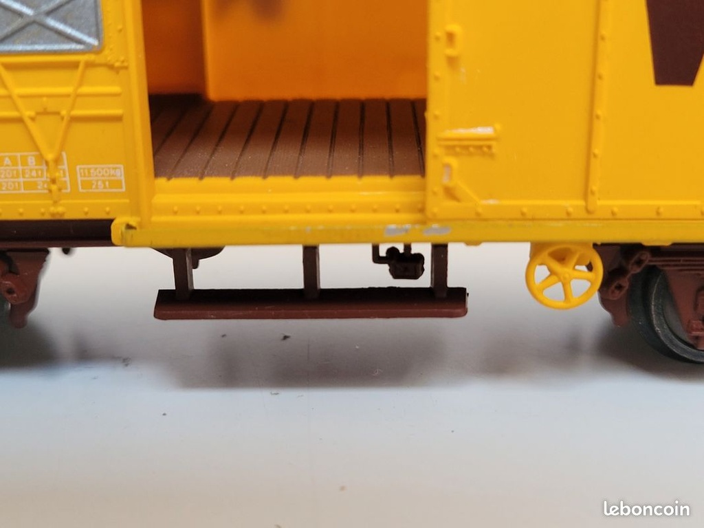_n_1380_wagon_couvert__essieux_transport_de_bestiaux_electrotren_ho_4.jpg