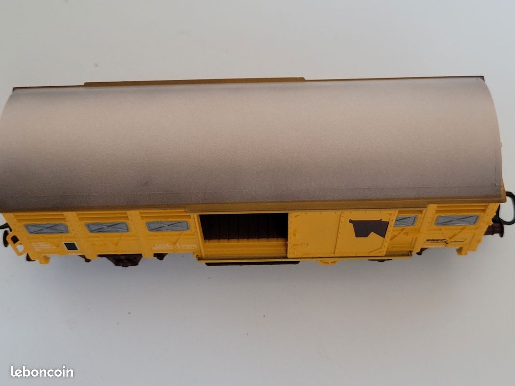 _n_1380_wagon_couvert__essieux_transport_de_bestiaux_electrotren_ho_5.jpg