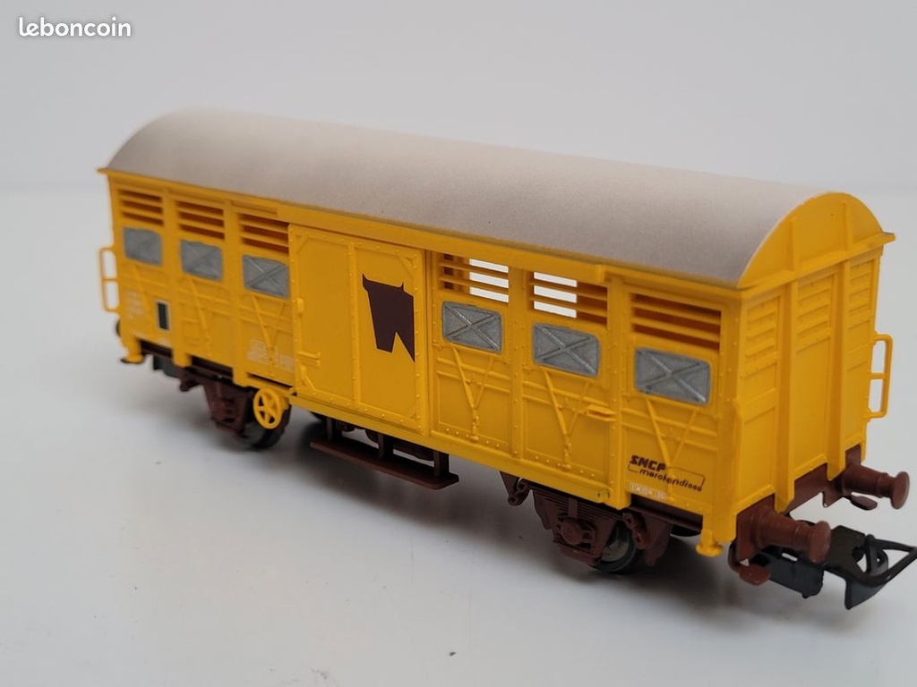 _n_1380_wagon_couvert__essieux_transport_de_bestiaux_electrotren_ho_11.jpg