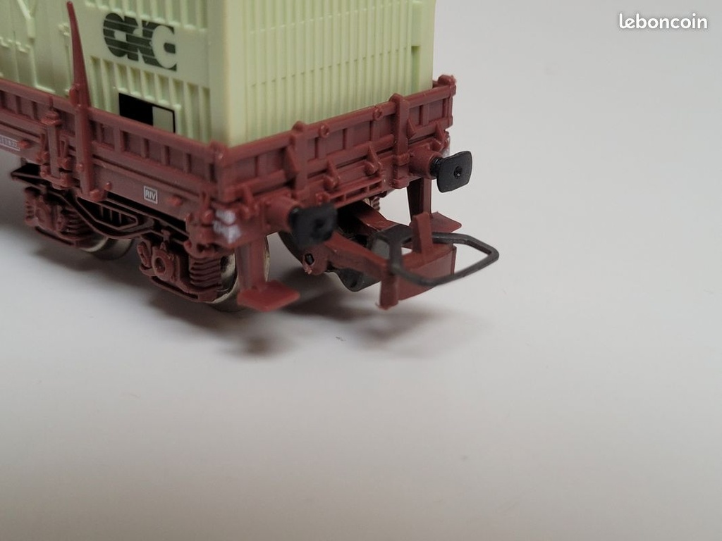 _n6756_wagon_sncf__bogies_avec_ranchers_type_res_jouef_ho_10.jpg