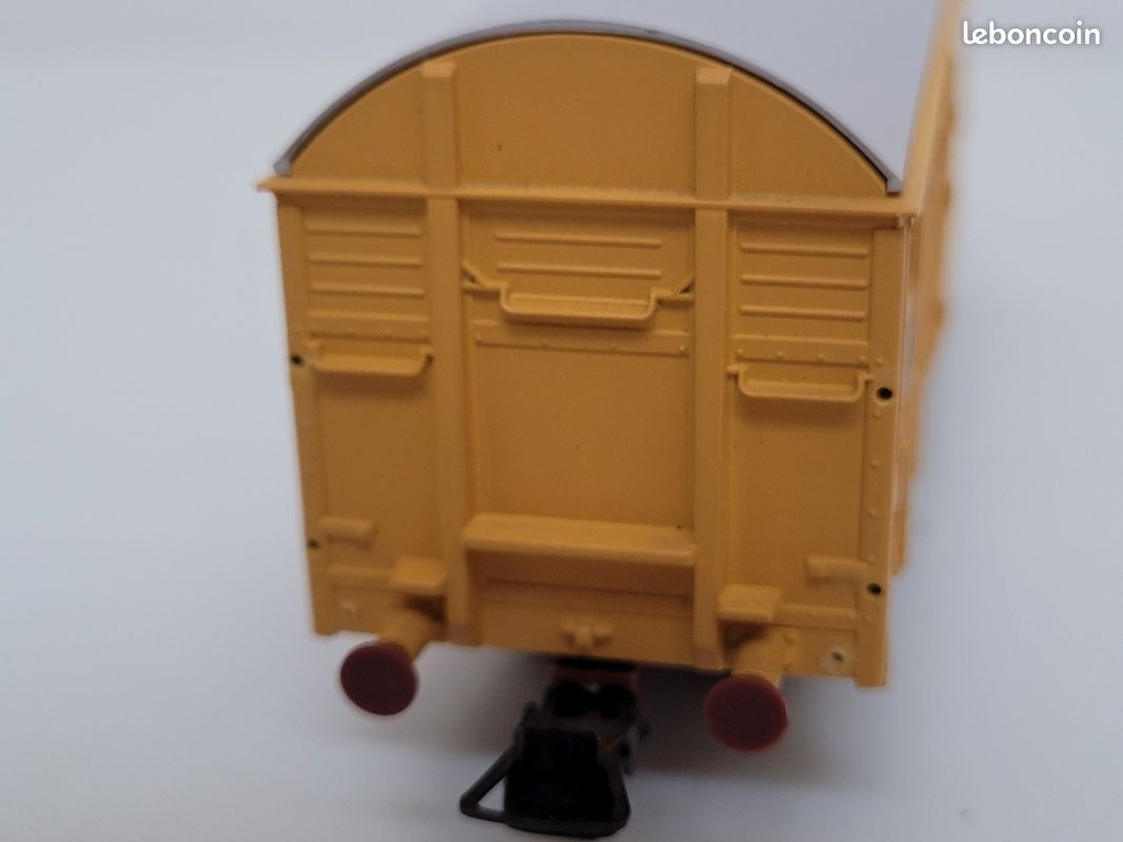 _n_44323a_wagon_couvert__essieux_btaillre_roco_ho_9.jpg