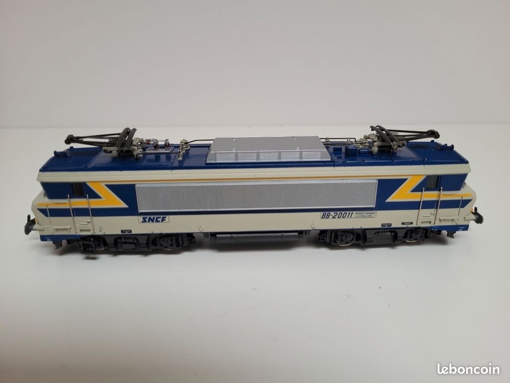 _n3333_locomotive_sncf_lectrique_bb22001_2_rails_marklin_ho_5.jpg