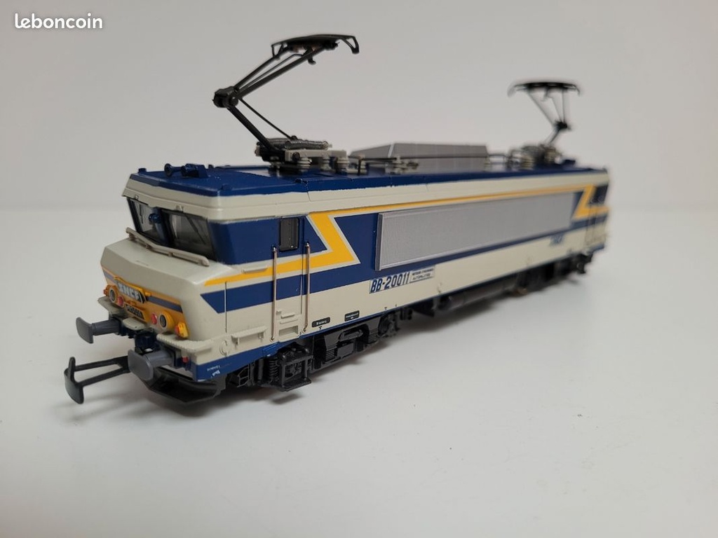_n3333_locomotive_sncf_lectrique_bb22001_2_rails_marklin_ho_6.jpg