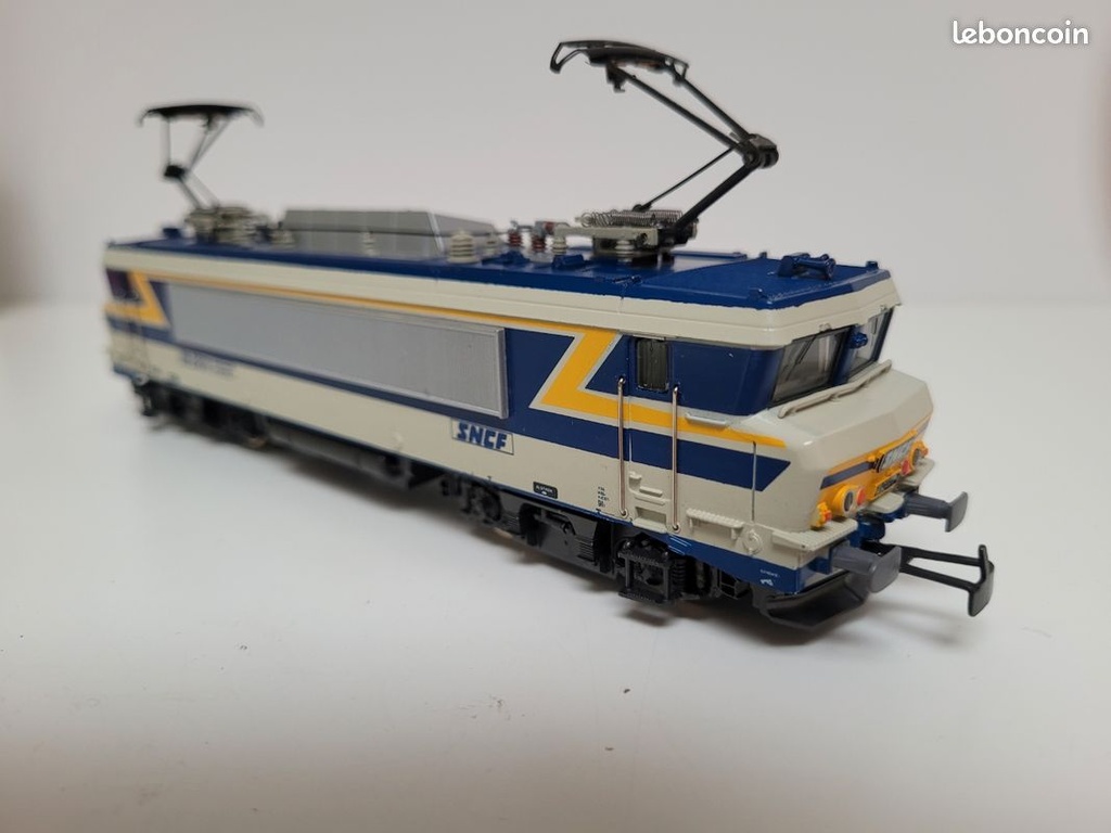 _n3333_locomotive_sncf_lectrique_bb22001_2_rails_marklin_ho_7.jpg