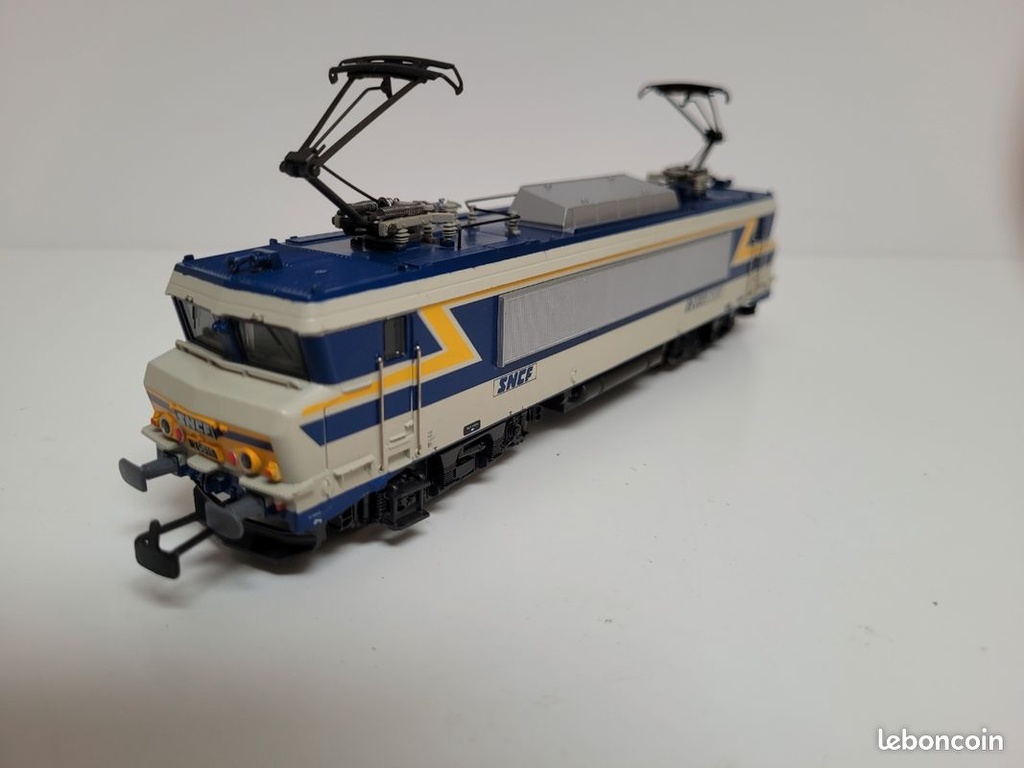 _n3333_locomotive_sncf_lectrique_bb22001_2_rails_marklin_ho_8.jpg