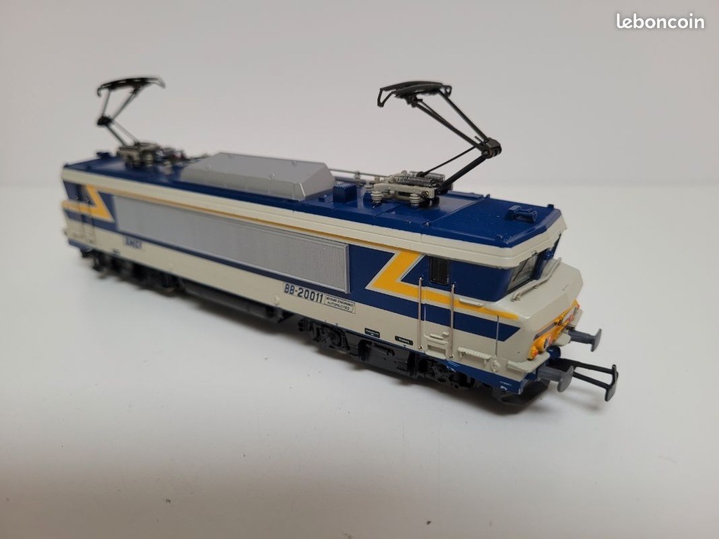 _n3333_locomotive_sncf_lectrique_bb22001_2_rails_marklin_ho_9.jpg