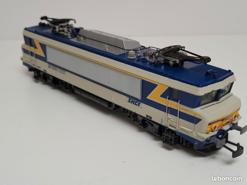 _n3333_locomotive_sncf_lectrique_bb22001_2_rails_marklin_ho_10.jpg