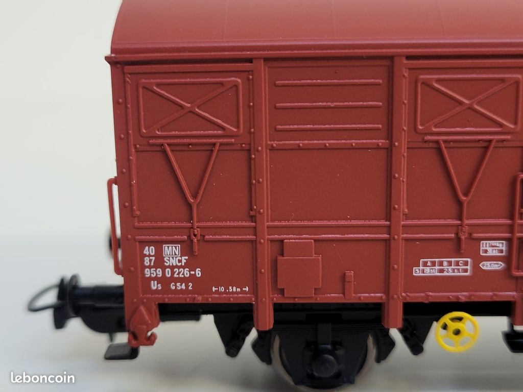 _n96626_wagon_couvert_essieux_sncf_type_us_piko_ho_10.jpg