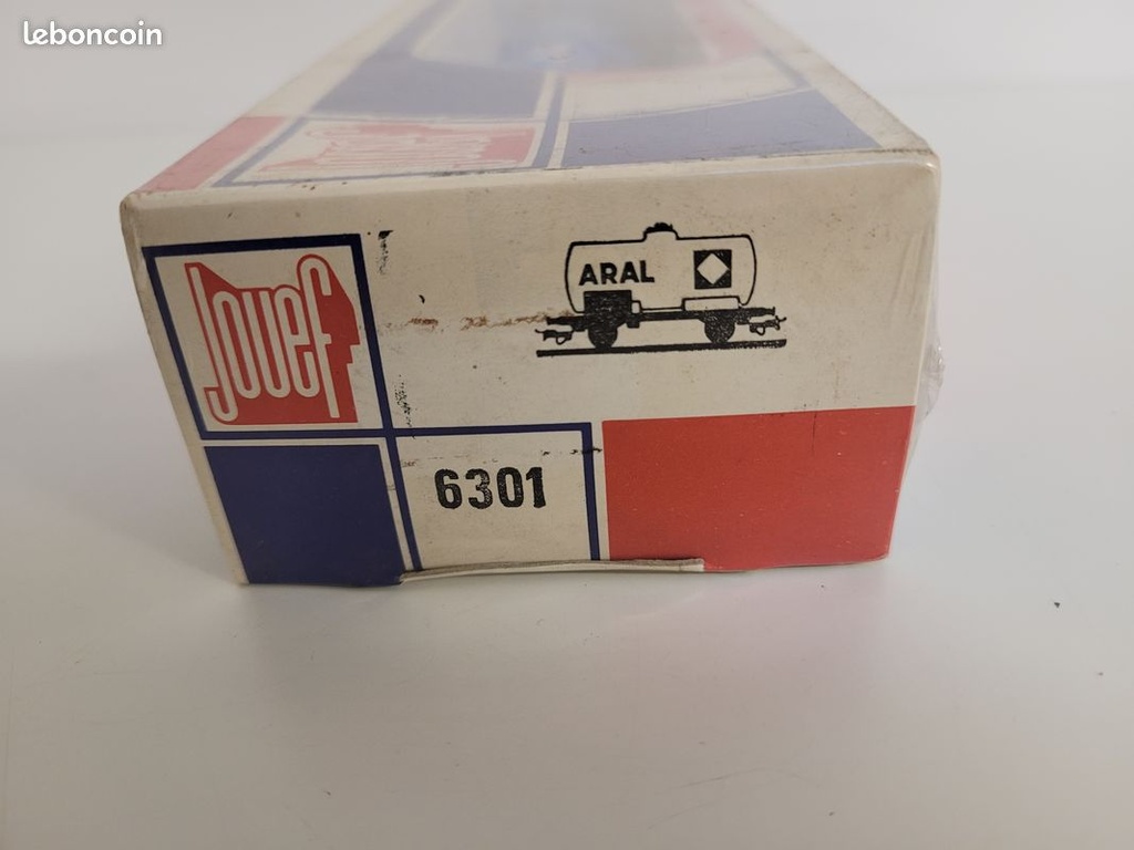 _n_6301_wagon_citerne__essieux_aral_neuf_jouef_ho_2.jpg