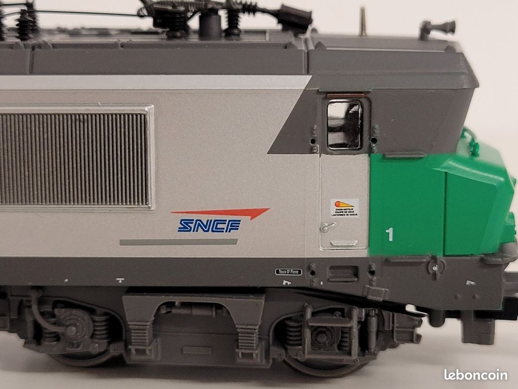 _n_62469_locomotive_lectrique_sncf_livre_fret_bb_422365_roco_ho_7.jpg