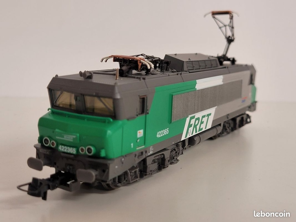 _n_62469_locomotive_lectrique_sncf_livre_fret_bb_422365_roco_ho_8.jpg