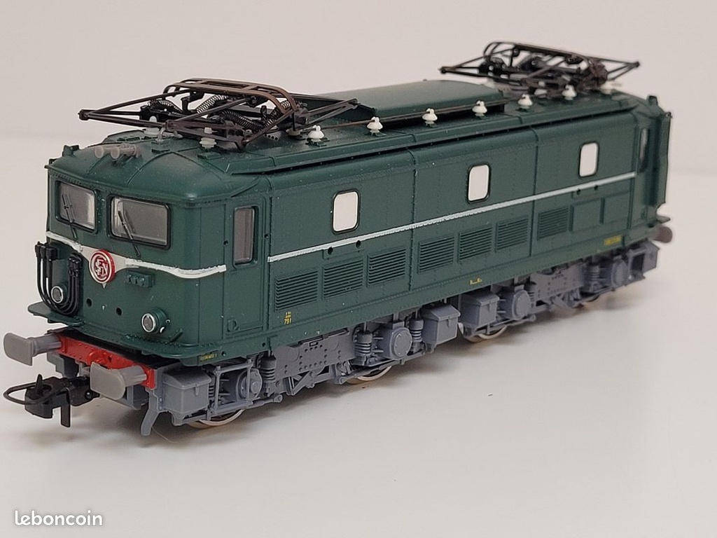 _n_04170a_locomotive_lectrique_sncf_bb_300_roco_ho_8.jpg
