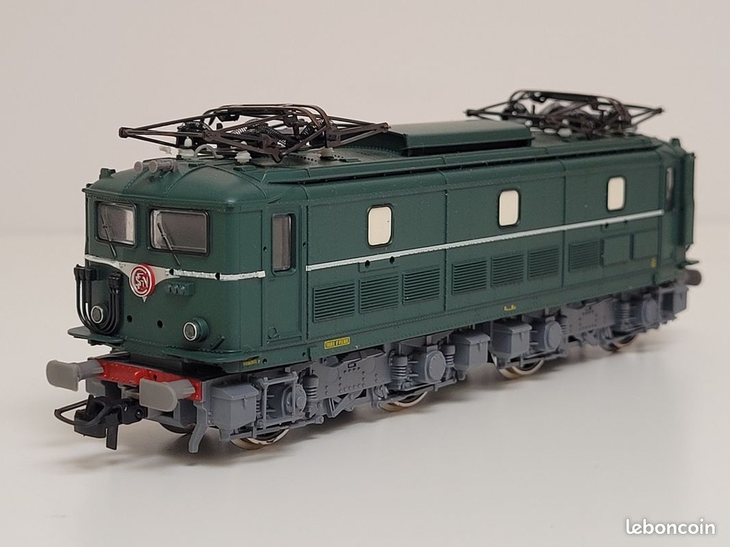 _n_04170a_locomotive_lectrique_sncf_bb_300_roco_ho_10.jpg
