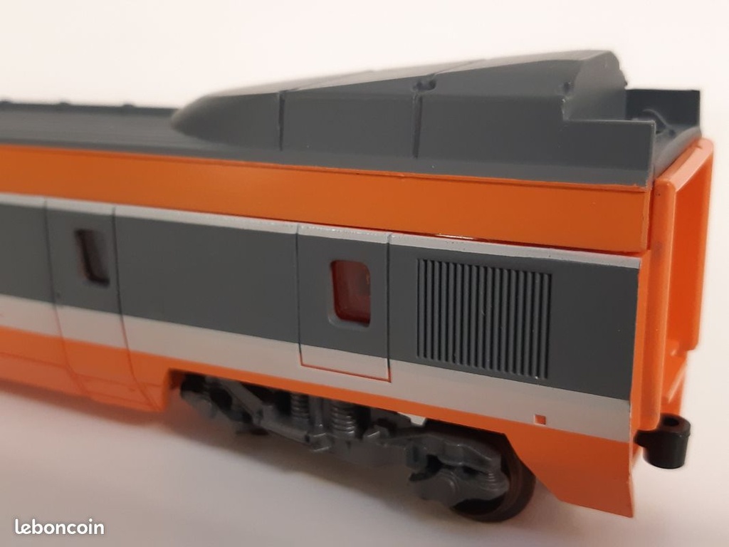 _n5472_remoque_tgv_jouef_ho_4.jpg
