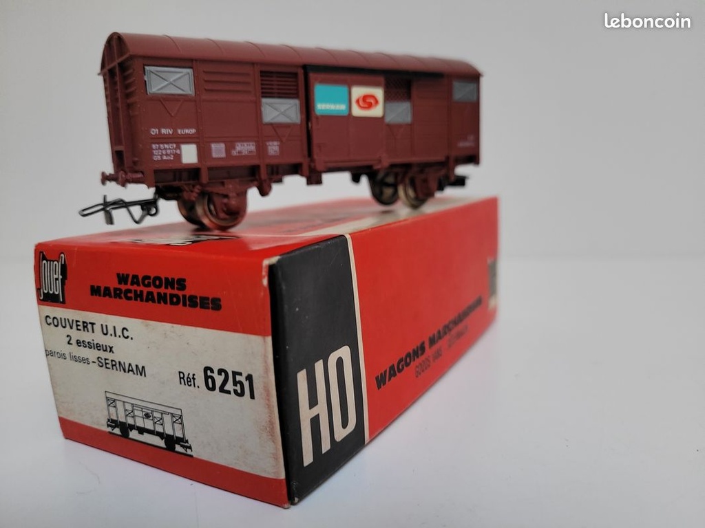  N°6251 Wagon couvert à bogies SERNAM Jouef Ho