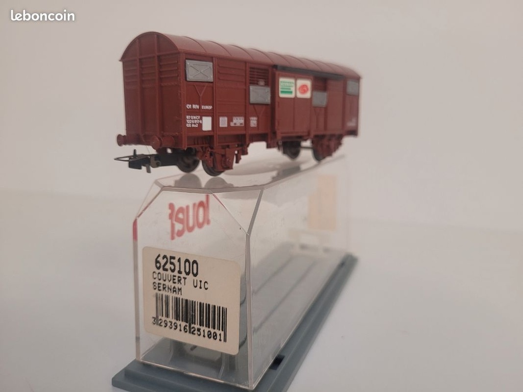  N°625100 Wagon couvert à essieux SERNAN Jouef Ho