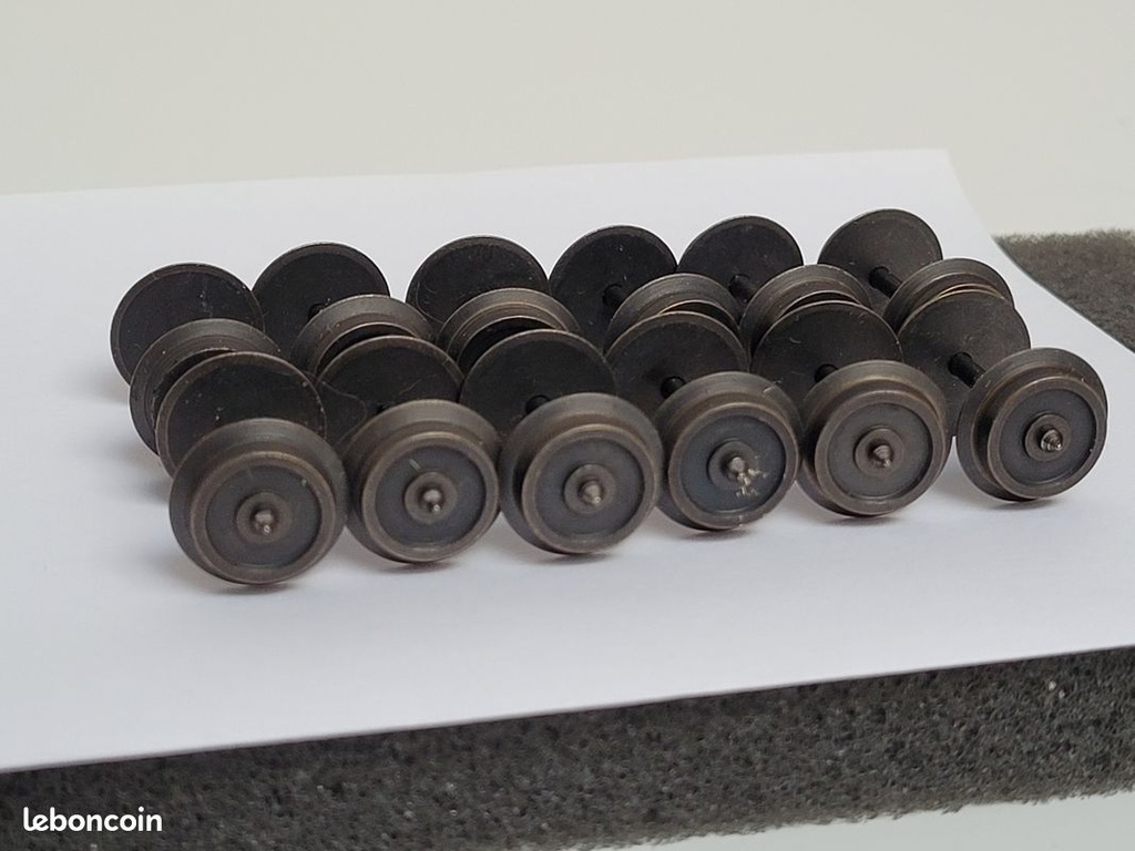 Lot de 12 essieux ho en métal brunie pour du 3 rails