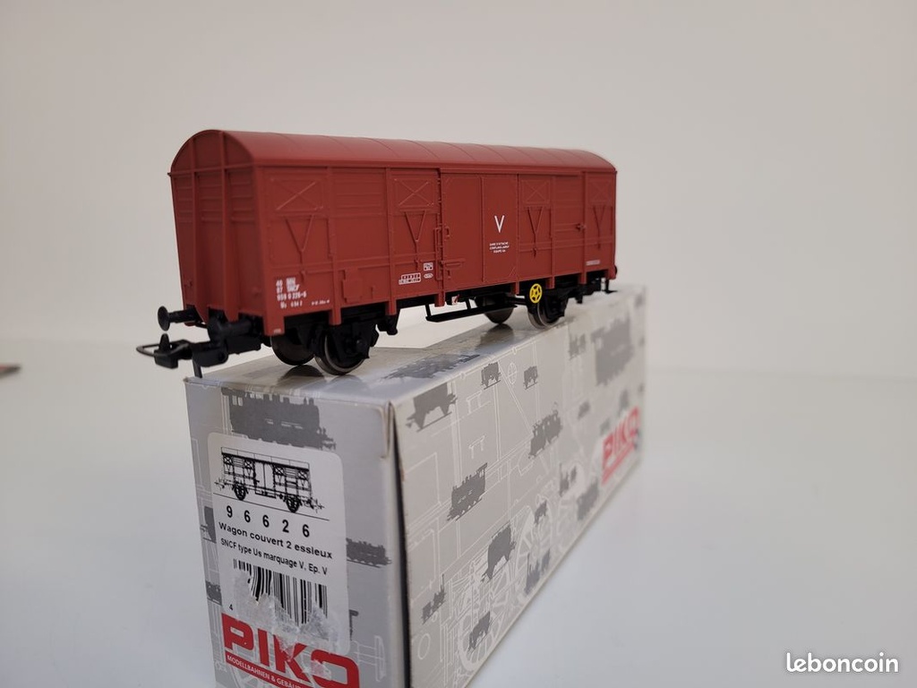 N°96626 Wagon couvertà essieux SNCF type Us PIKO hO