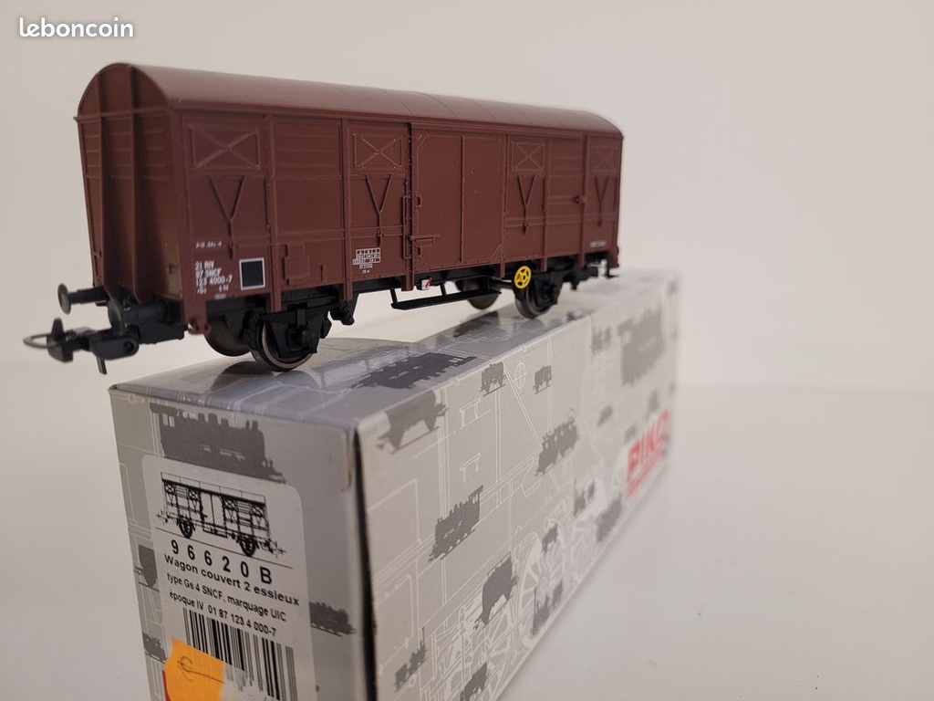 N°96620B Wagon SNCF couvert UIC à essieux type Gs4 Piko Ho