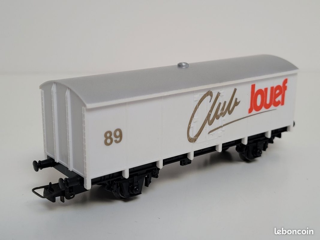 N° 6282 Wagon couvert à essieux CLUB JOUEF Ho