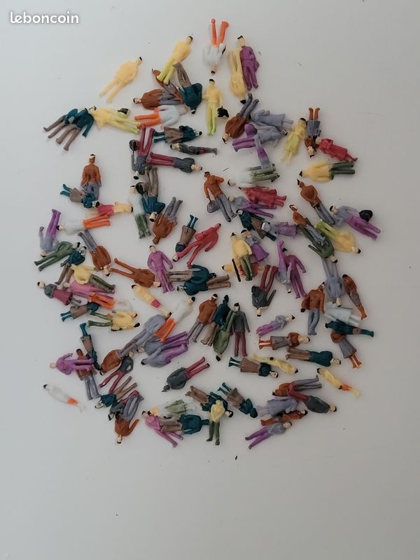 Lot de 100 personnages Ho