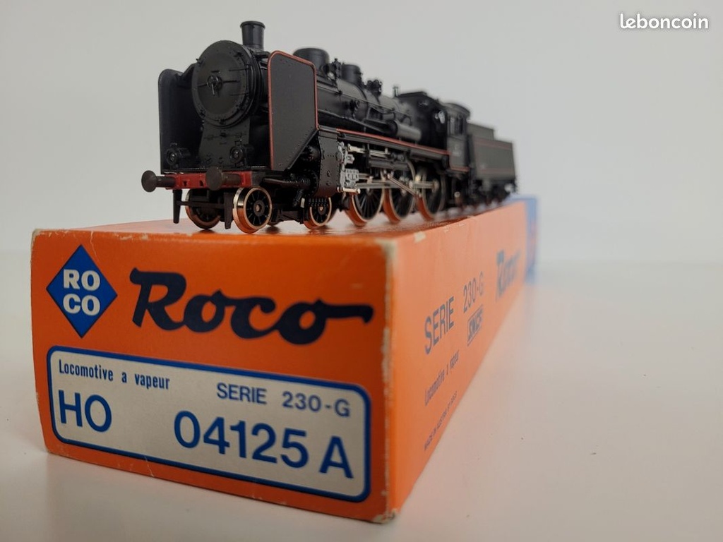 N°04125A Locomotive vapeur SNCF 230G livrée noir Roco HO