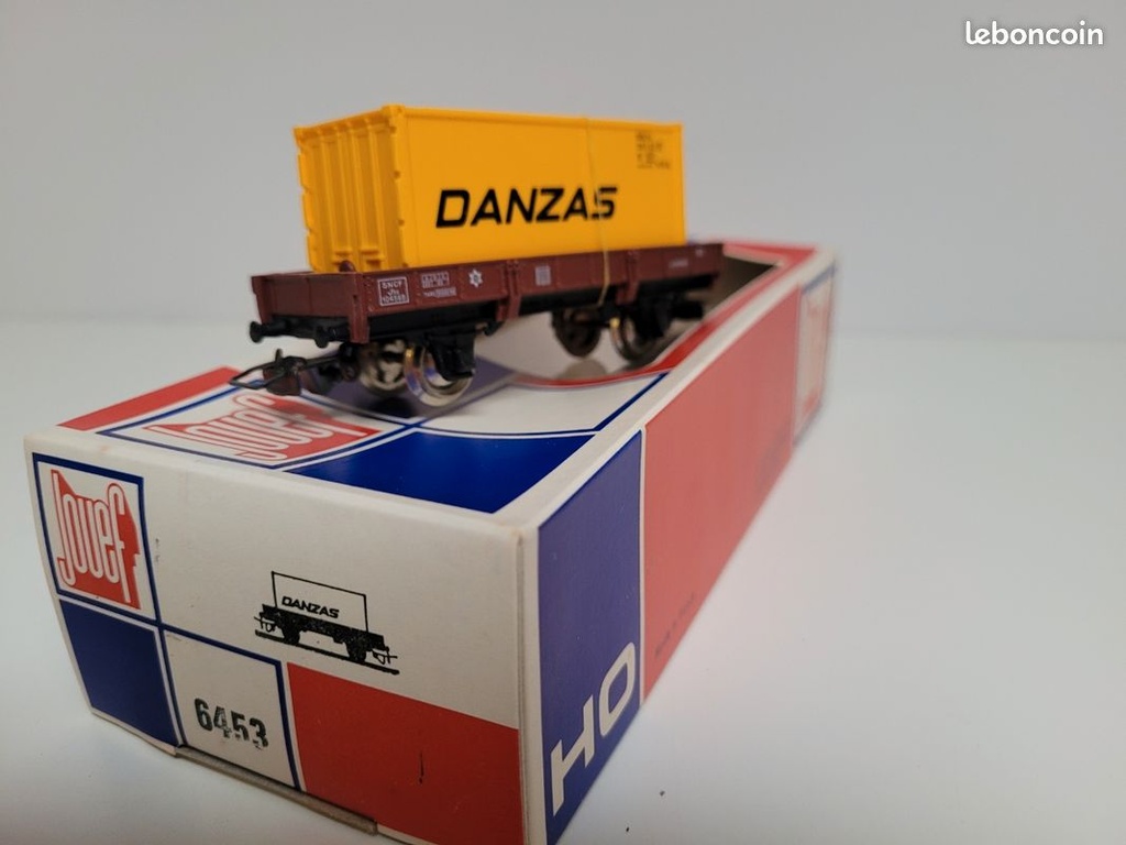[3156020927] Train wagon N° 6453 Wagon plat à essieux chagé d'un conteneur 40 pieds DANZAS Jouef Ho