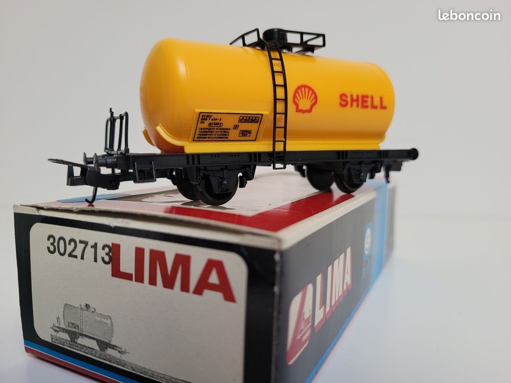 Train wagon N°302713 Wagon citerne à essieux SHELL Lima Ho