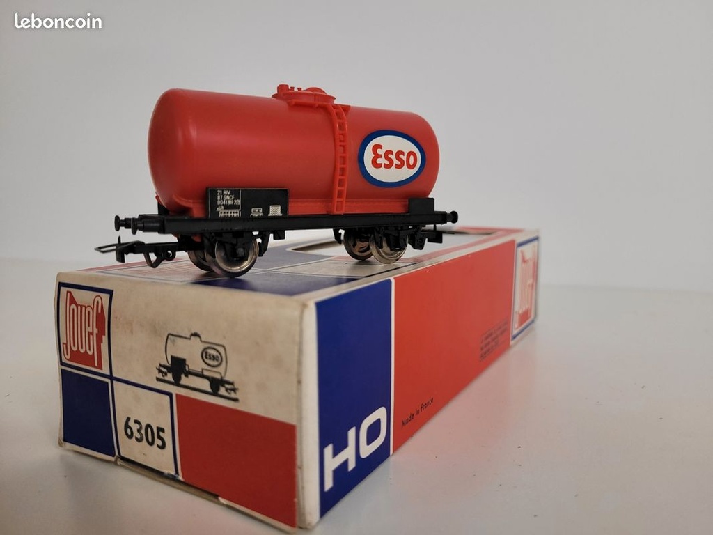 Train wagon N° 6305 Wagon citerne à essieux ESSO Jouef Ho