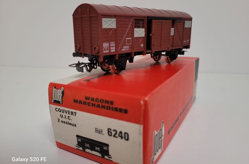 [3202117552] Train wagon N°6240 Wagon couvert à essieus UIC Jouef Ho