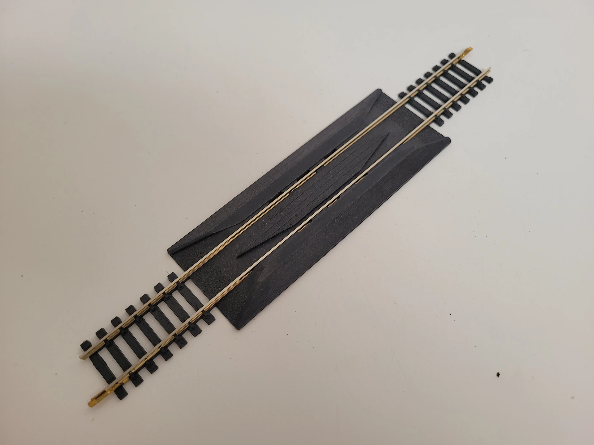 Rail auto-enrailleur N°675 maillechort Jouef Ho